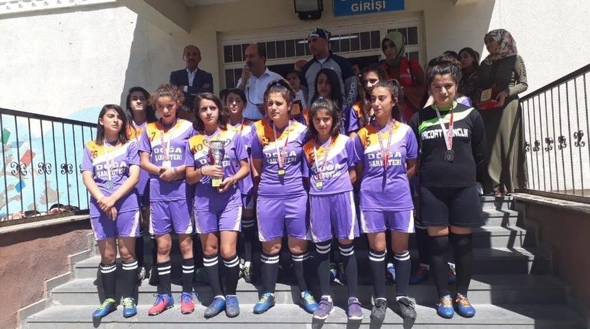 S&uuml;phan Gen&ccedil;lik Merkezinden &Ouml;rnek Davranış