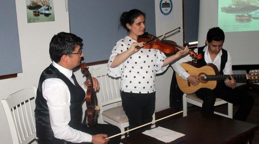 G&ouml;rme Engelli Medine &Ouml;ğretmenden Konser