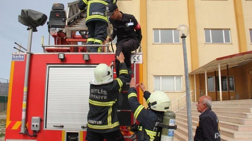 Polis Adaylarına Yangın Tatbikatı