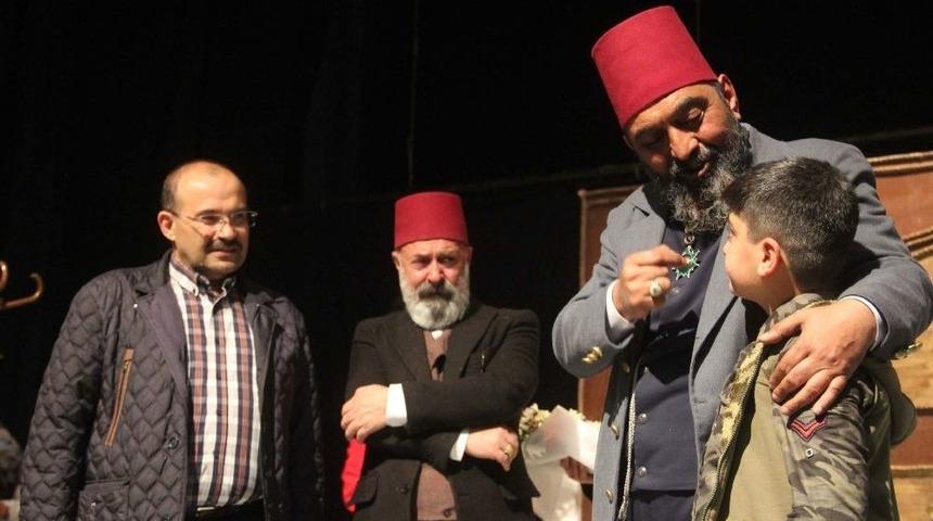 Bitlis&rsquo;te &lsquo;usta&rsquo; Adlı Tiyatro Oyunu Sahnelendi