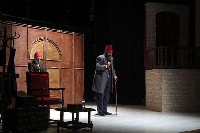 Bitlis’te ‘usta’ Adlı Tiyatro Oyunu Sahnelendi 1