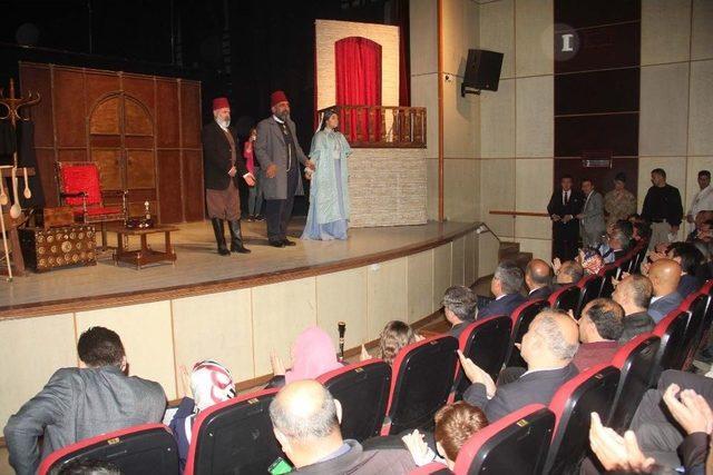 Bitlis’te ‘usta’ Adlı Tiyatro Oyunu Sahnelendi 2