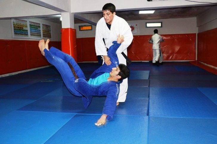 (özel Haber) Tavsiye Üzerine Başladı Hem Avrupa Şampiyonu Hem De Dünya 3’ncüsü Oldu G3