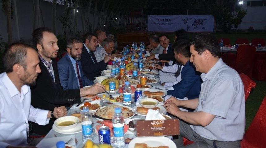 Afganistan&rsquo;da &Ouml;ğrencilere İftar