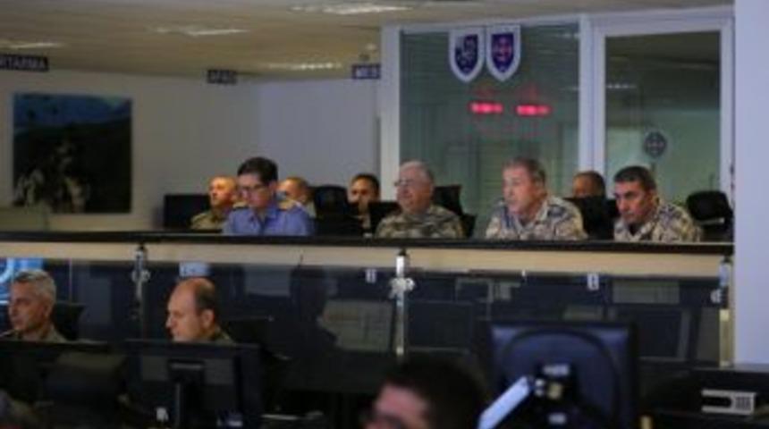 Genelkurmay Başkanı Akar, Irak&rsquo;ın Kuzeyinde Y&uuml;r&uuml;t&uuml;len Harekatı Takip Etti