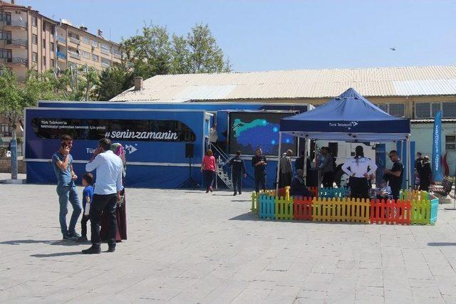 T&uuml;rk Telekom Eğitim Tırı Elazığ&rsquo;da 1