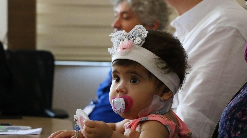 1 Yaşındaki Eyl&uuml;l&rsquo;e Babası Ve Arkadaşı Umut Oldu