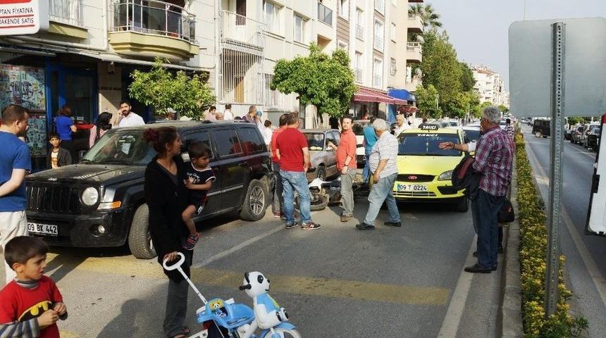 Aceleci Yolcu Zincirleme Kazaya Neden Oldu: 1 Yaralı
