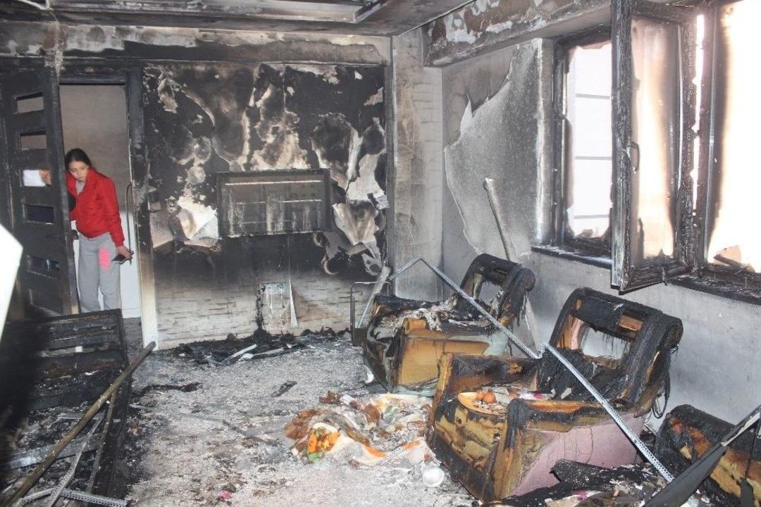 Elektronik Sigara Patlayınca Yangın &Ccedil;ıktı