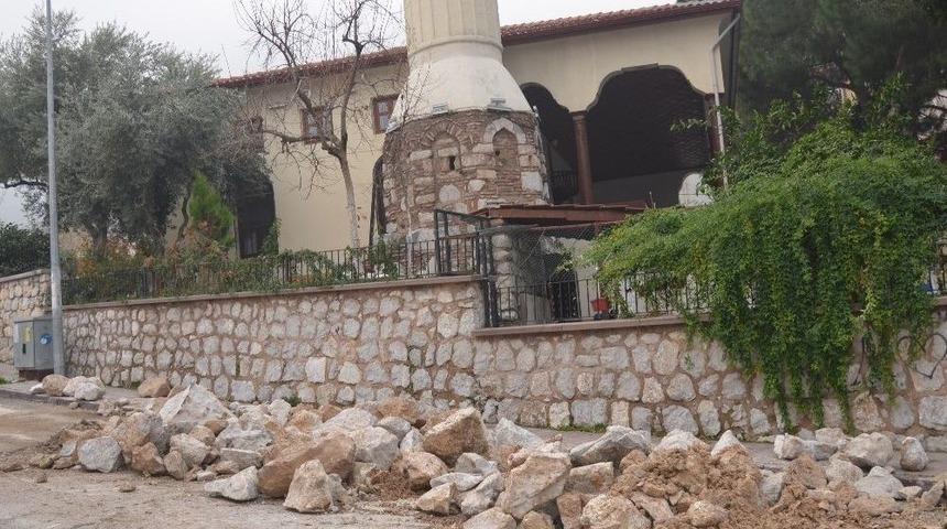 İhtiyaç Duyulan Yerlerin İstinat Duvarları Yunusemre’den