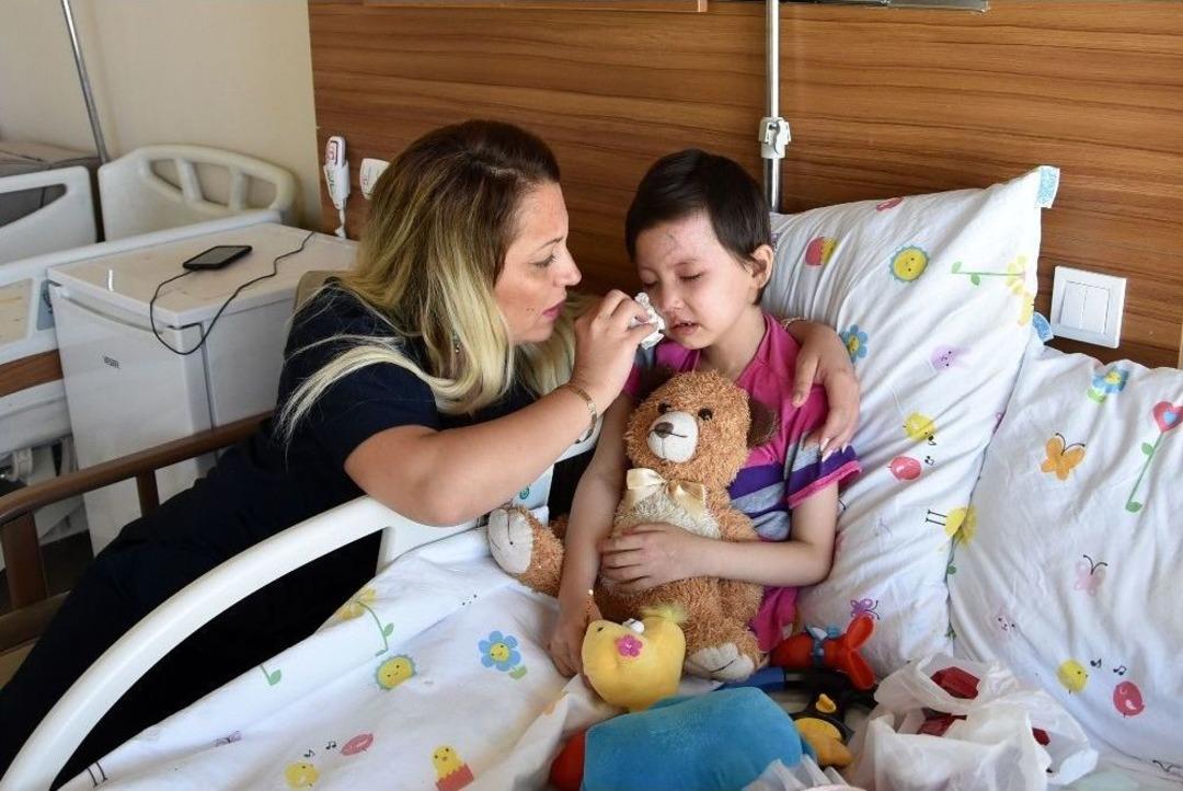 Annelerini Kaybeden Afgan &Ccedil;ocuklara Şefkat