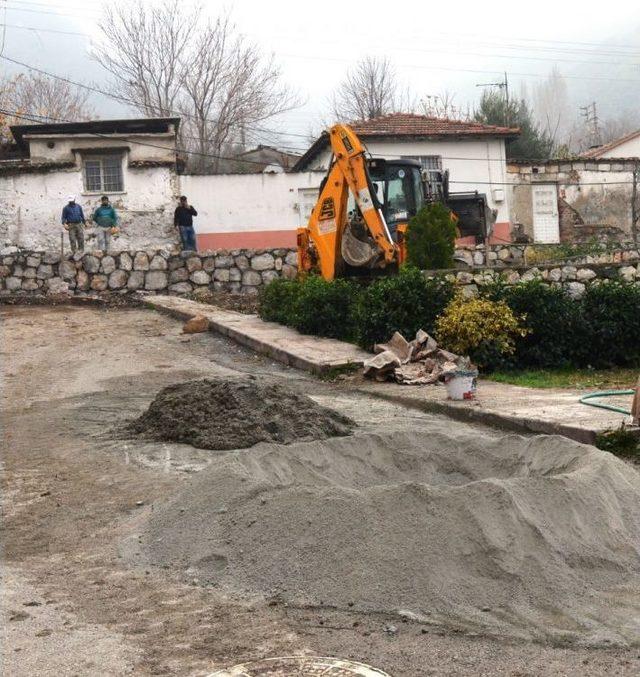 İhtiyaç Duyulan Yerlerin İstinat Duvarları Yunusemre’den