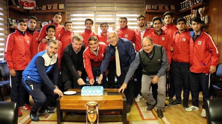 Başkan Uyan Marmaraereğlisi Belediye Spor U19 Ağırladı