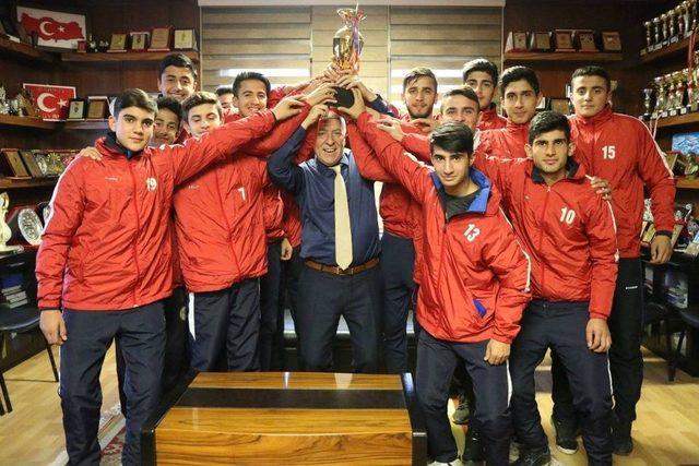 Başkan Uyan Marmaraereğlisi Belediye Spor U19 Ağırladı