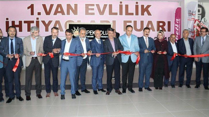Van’da 1. Evlilik Ve Hediyelik Eşya Fuarı G1