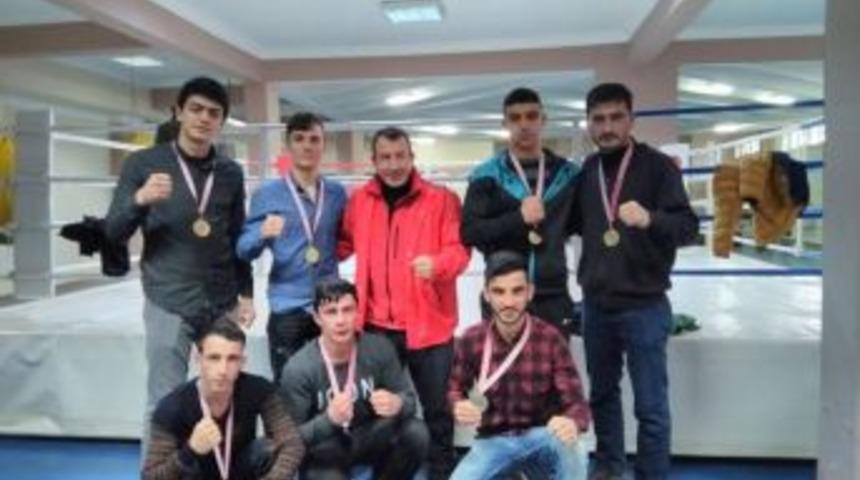 Ringe Gen&ccedil;lik Spor Damgası
