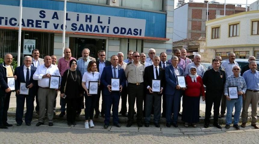 Askerden Salihli&rsquo;ye Teşekk&uuml;r Plaketi