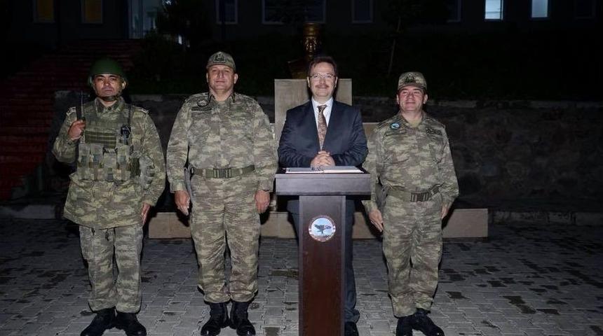 Vali Ünlü Hudut Kartallarıyla İftar Yaptı