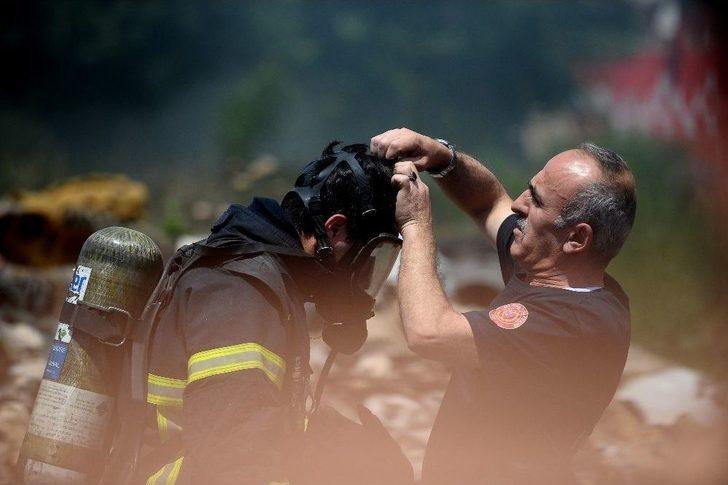 Bilerek Yakıldığı İddia Edilen Hurdalık Tehlike Saçıyor G2