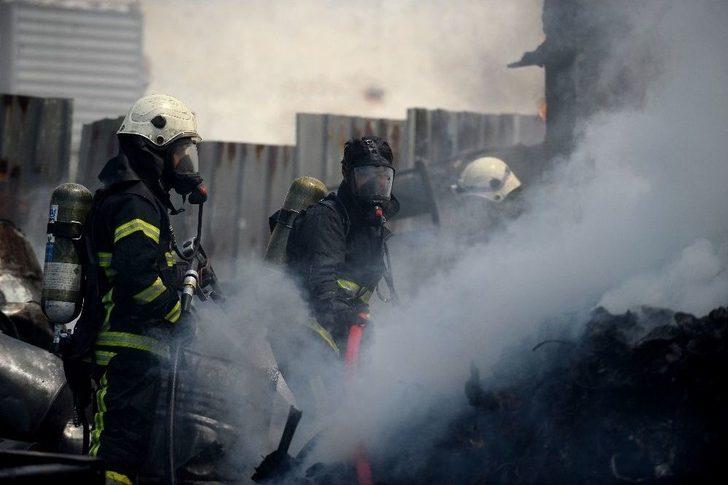 Bilerek Yakıldığı İddia Edilen Hurdalık Tehlike Saçıyor G3