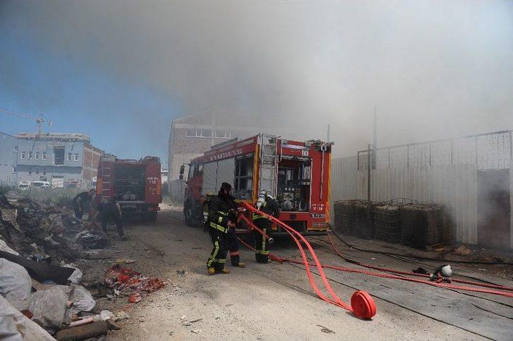 Bilerek Yakıldığı İddia Edilen Hurdalık Tehlike Saçıyor G4