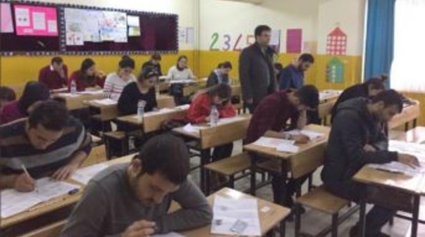 Hakkari&rsquo;de 449 &Ouml;ğretmen Sınavda Ter D&ouml;kt&uuml;