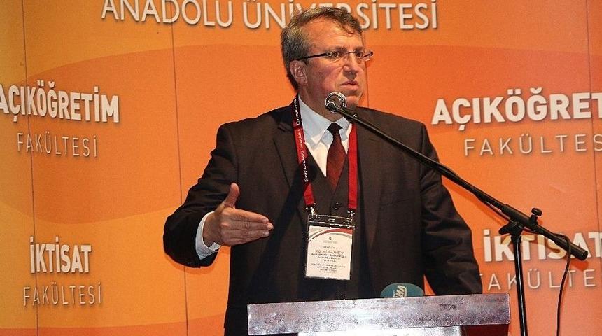 Anadolu &Uuml;niversitesi A&ccedil;ık&ouml;ğretim Fak&uuml;ltesi&rsquo;nde Başarılı &Ouml;ğrenciler Belgelendirildi