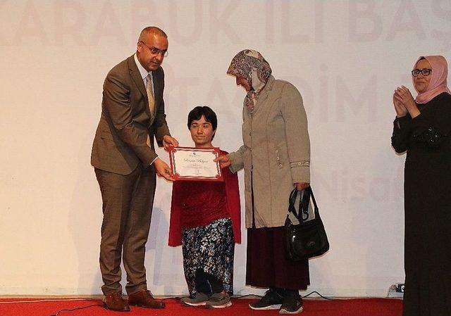 Anadolu Üniversitesi Açıköğretim Fakültesi’nde Başarılı Öğrenciler Belgelendirildi