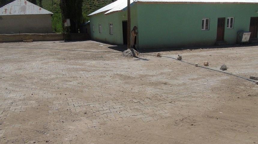 Başkale&rsquo;de Parkı Taşı D&ouml;şeme &Ccedil;alışması