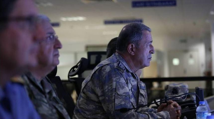 Genelkurmay Başkanı Akar, Irak&rsquo;ın Kuzeyinde Y&uuml;r&uuml;t&uuml;len Harekatı Takip Etti