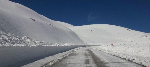 Van-bahçesaray Karayolu Ulaşıma Açıldı