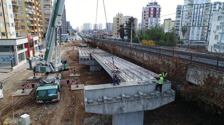 K&ouml;pr&uuml;l&uuml; Kavşakta Dev Kirişler De Yerini Buldu