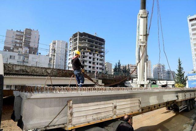 Köprülü Kavşakta Dev Kirişler De Yerini Buldu