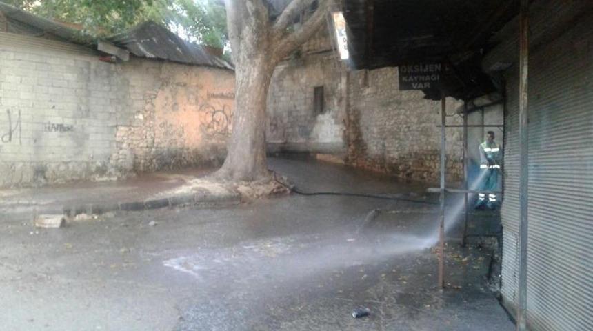 Tarihi Oturakçı Pazarında Temizlik Çalışması Yapıldı