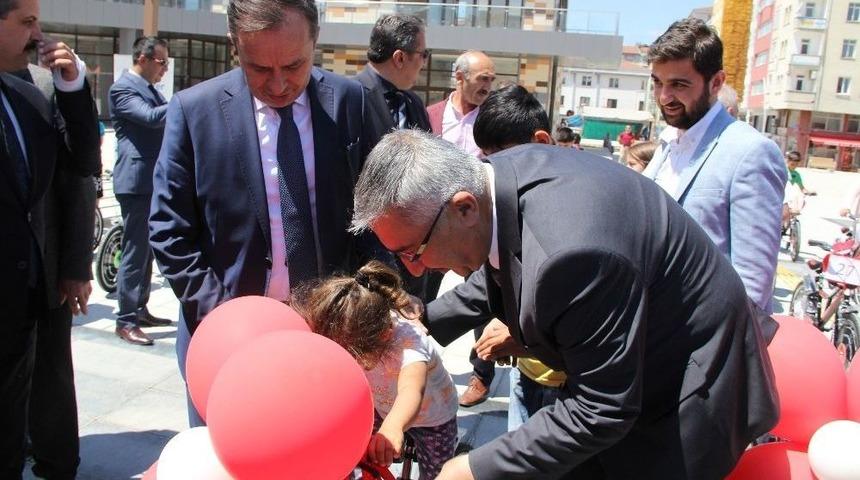 Halkbank &Ccedil;ocuklara Bayram Hediyesi