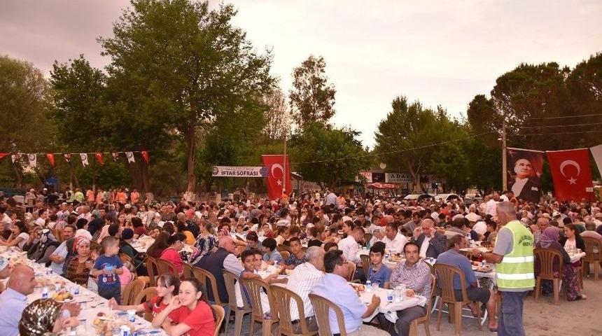 Adala Mahallesi’nde İftar Sofrası