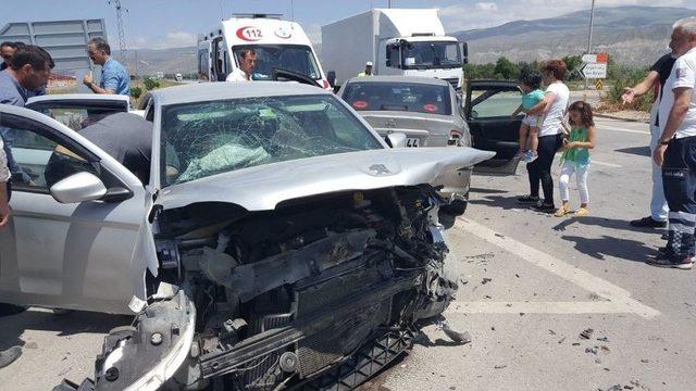 Erzincan’da Trafik Kazası: 9 Yaralı