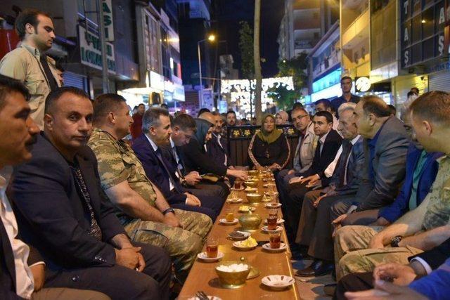 Vali Elban, Doğubayazıt’ta Vatandaşlarla İftar Yaptı