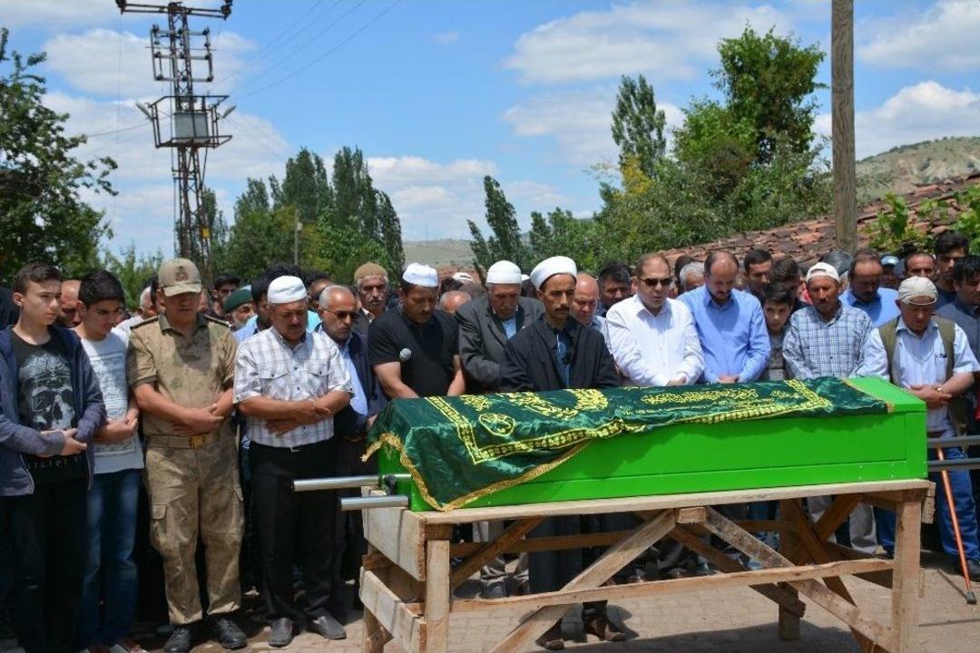 Se&ccedil;men Kağıdı Tartışması Sonucu &Ouml;ld&uuml;r&uuml;len Muhtar Toprağa Verildi