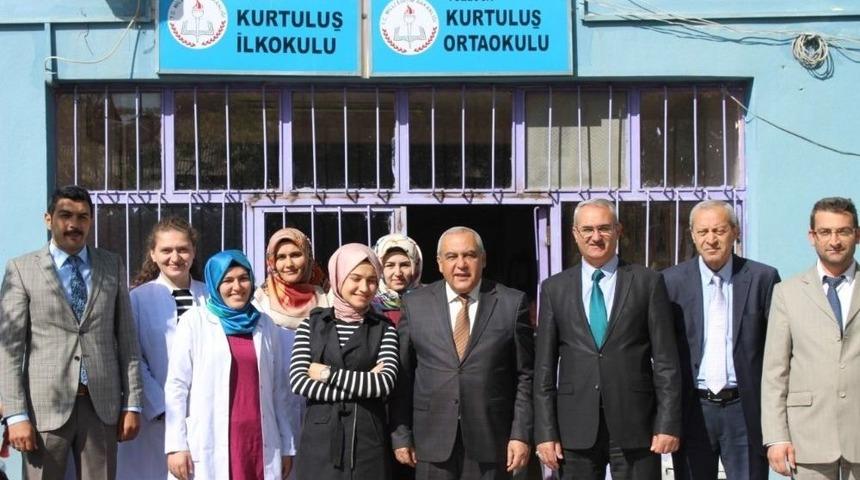 M&uuml;d&uuml;r Aydoğdu &Ouml;ğrencilerle Buluştu