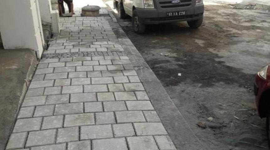 Ak&ccedil;akoca&rsquo;da Kaldırım Yenileme &Ccedil;alışması S&uuml;r&uuml;yor