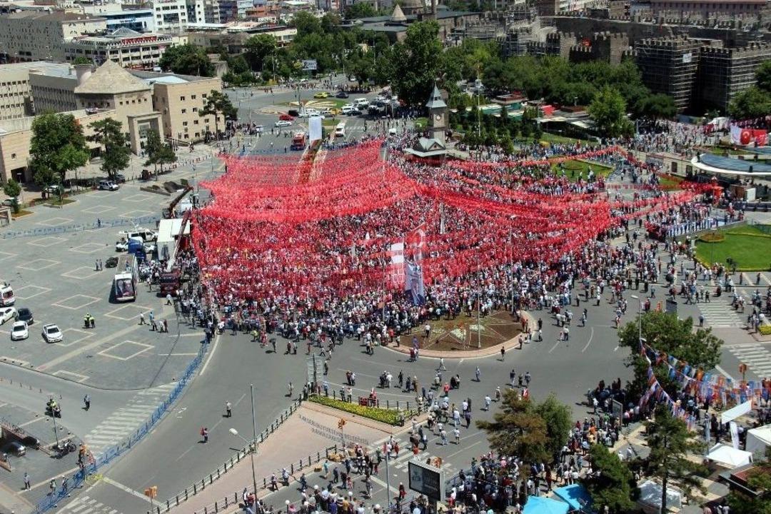 Muharrem İnce: &ldquo;t&uuml;nelin Ucunda Işık G&ouml;r&uuml;nd&uuml; Ama Yakıt Bitmesin Biraz Daha Ateşleyin"