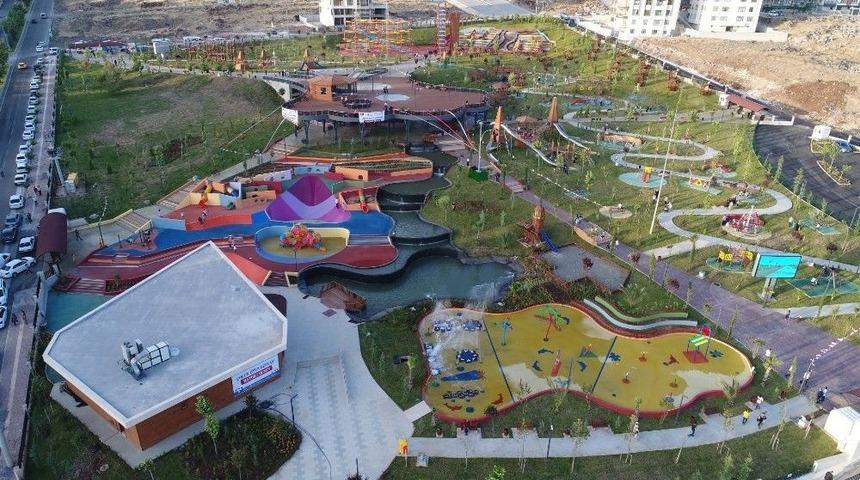 &Ccedil;ocuk Ve Gen&ccedil;lik Oyun D&uuml;nyası Hizmete Sunuldu