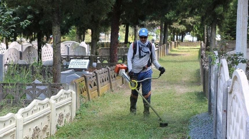 Sakarya&rsquo;da Mezarlıklar Bayrama Hazırlanıyor