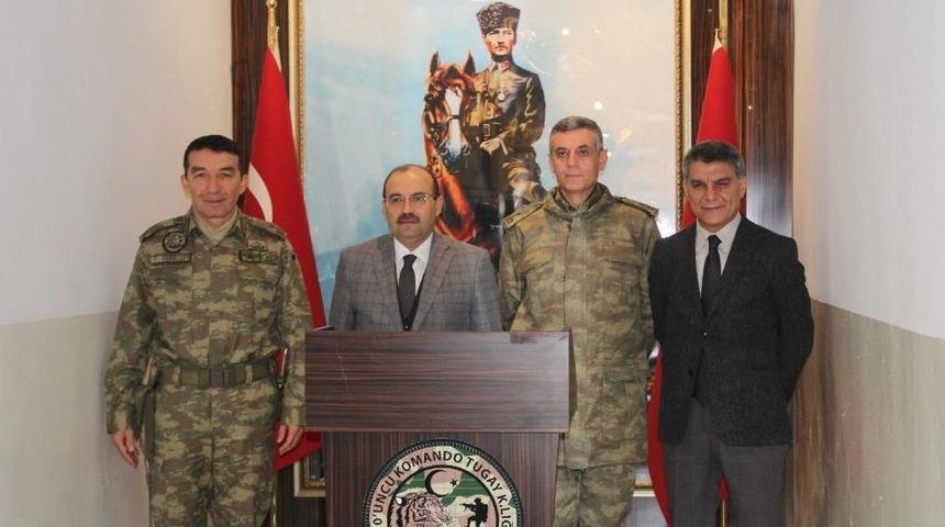 Vali Ustaoğlu&rsquo;ndan &Ouml;zel Harekat Taburuna Ziyaret