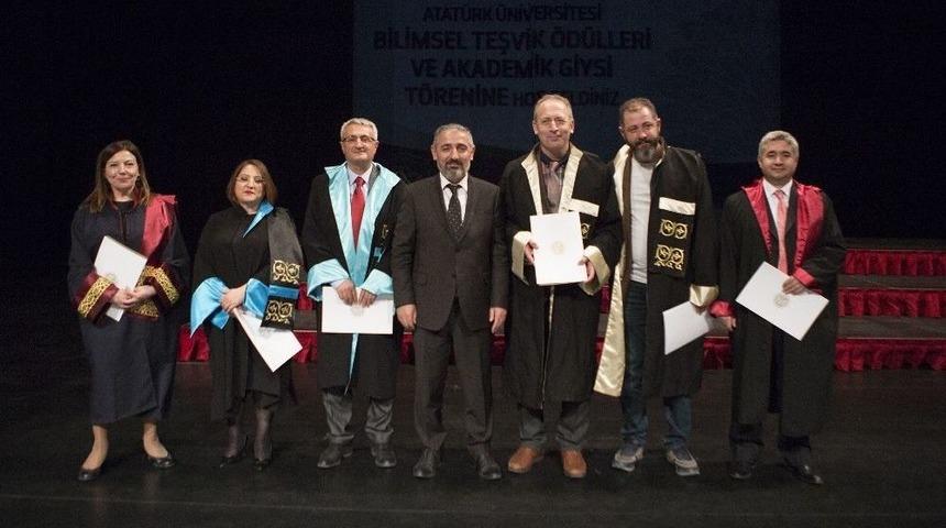 Atat&uuml;rk &Uuml;niversitesi Bilimsel Teşvik &Ouml;d&uuml;lleri Ve Akademik Giysi T&ouml;reni Ger&ccedil;ekleşti