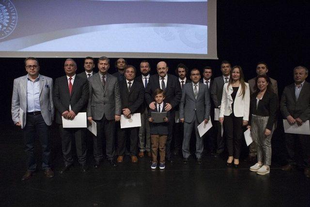 Atat&uuml;rk &Uuml;niversitesi Bilimsel Teşvik &Ouml;d&uuml;lleri Ve Akademik Giysi T&ouml;reni Ger&ccedil;ekleşti 2