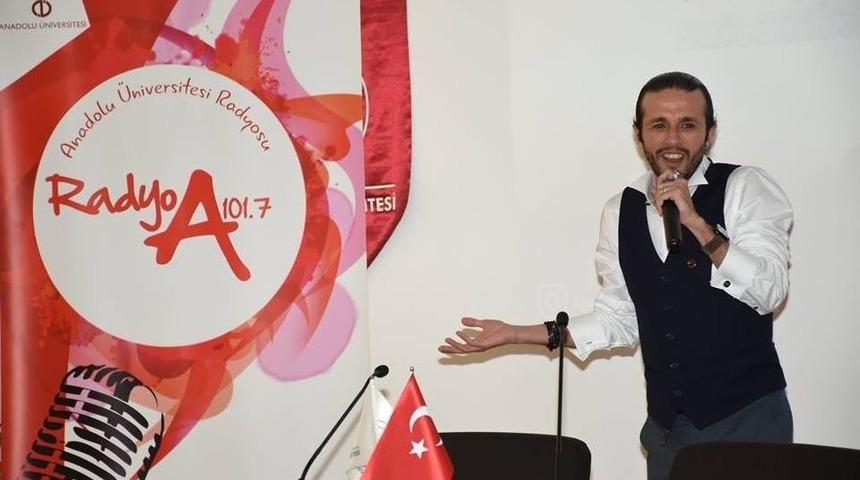 Deadpool&rsquo;un Sesi Harun Can&rsquo;dan Anadolu &Uuml;niversitesi&rsquo;nde S&ouml;yleşi
