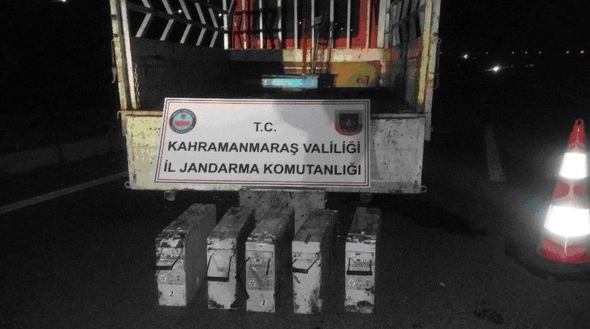 Baz İstasyonunun Ak&uuml;s&uuml;n&uuml; &Ccedil;aldı, Jandarma Tarafından Yakalandı