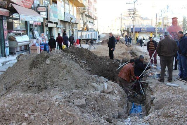 Silopi 1. Cadde’de Çalışmalar Devam Ediyor